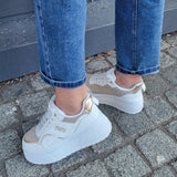 Plateau-Sneaker in Weiß/Beige