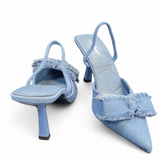 Pantoletten in Hellblau