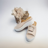 Keilabsatz Pantoletten Beige/Weiß