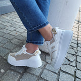 Plateau-Sneaker in Weiß/Beige