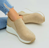 Freizeitschuhe/Keilsneaker in Beige
