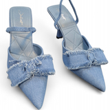 Pantoletten in Hellblau