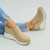 Freizeitschuhe/Keilsneaker in Beige