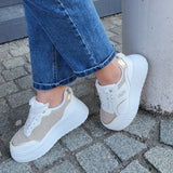 Plateau-Sneaker in Weiß/Beige