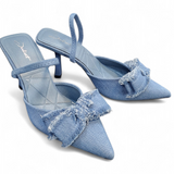 Pantoletten in Hellblau